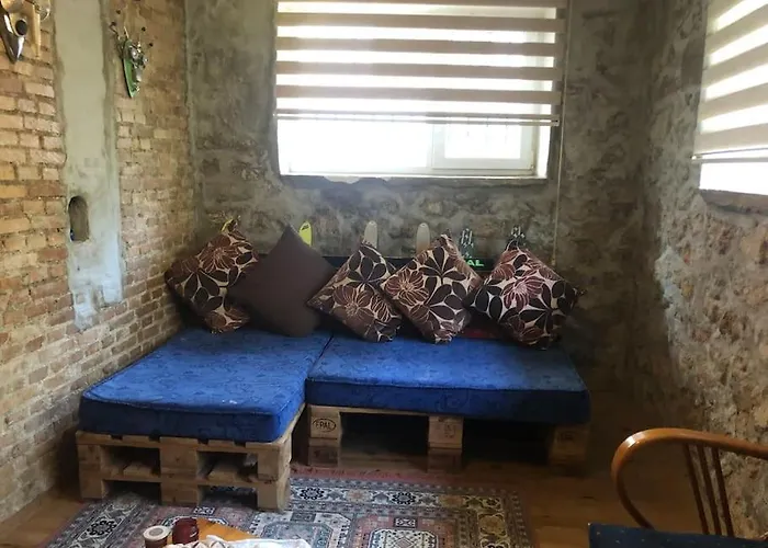 Ozzy Homes Apartment *