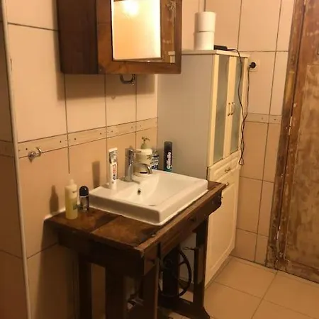 Ozzy Homes Appartement *