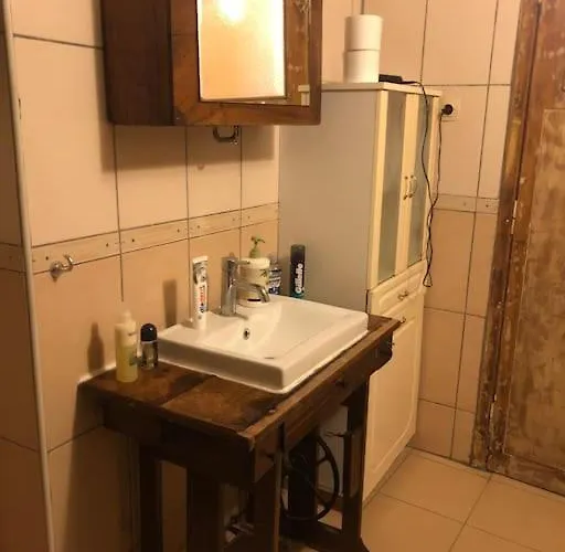 Ozzy Homes Apartment *